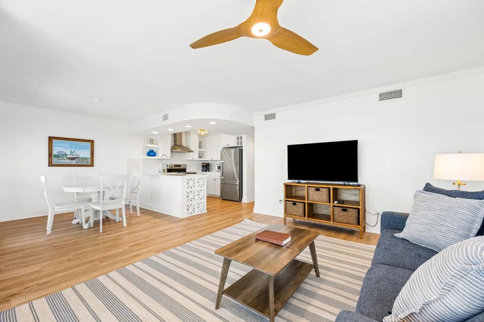 Newly remodeled oceanfront condo steps to the beach Apartment in Fernandina Beach