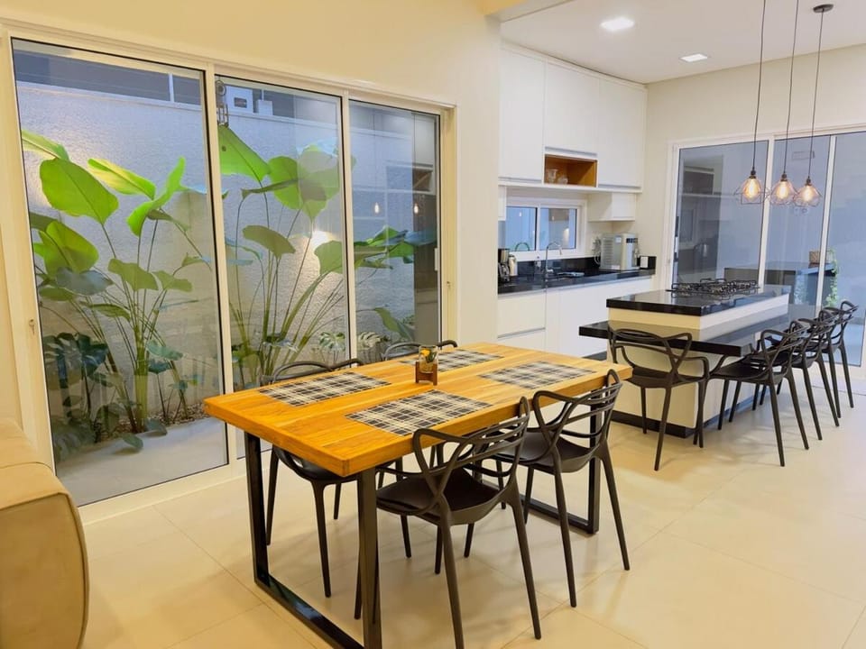 Casa de Alto Padrão com Piscina e Área Gourmet House in Foz do Iguaçu