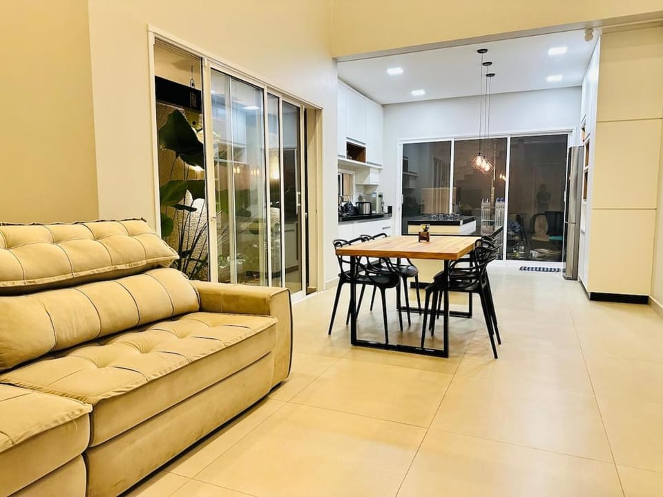 Casa de Alto Padrão com Piscina e Área Gourmet House in Foz do Iguaçu