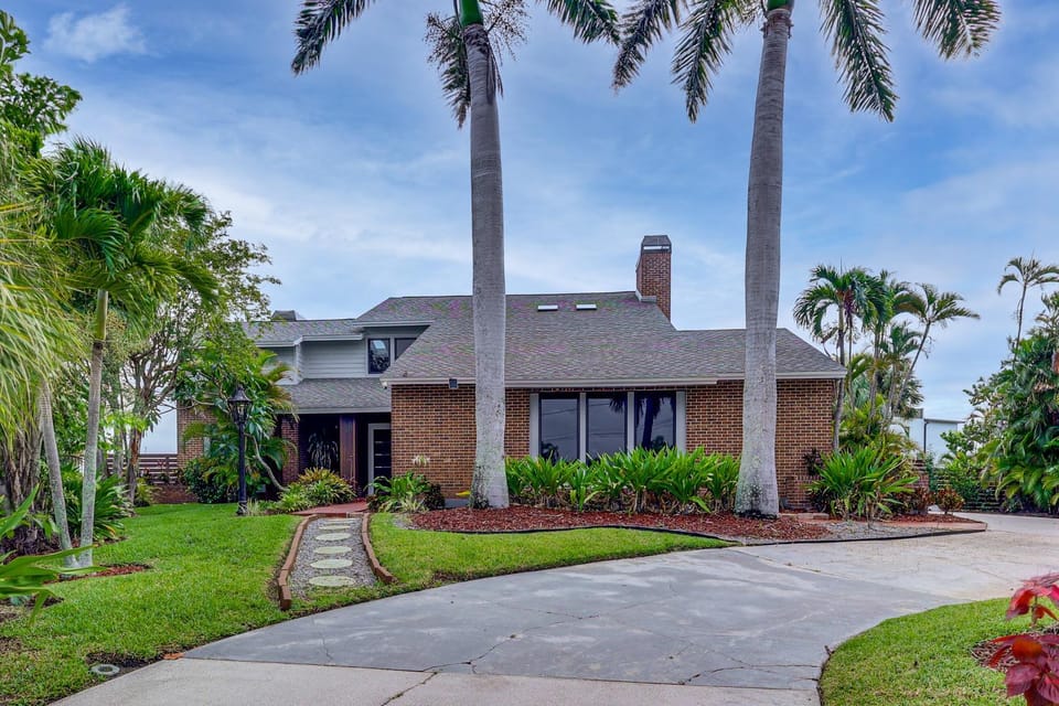 Pet Friendly! Canal-Front Apollo Beach Gem w/ Pool House in Apollo Beach