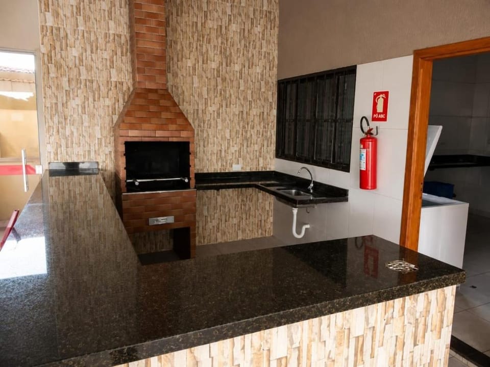 Espaço para Festas com Quartos, Piscinas, TV e Wi-Fi House in Trindade