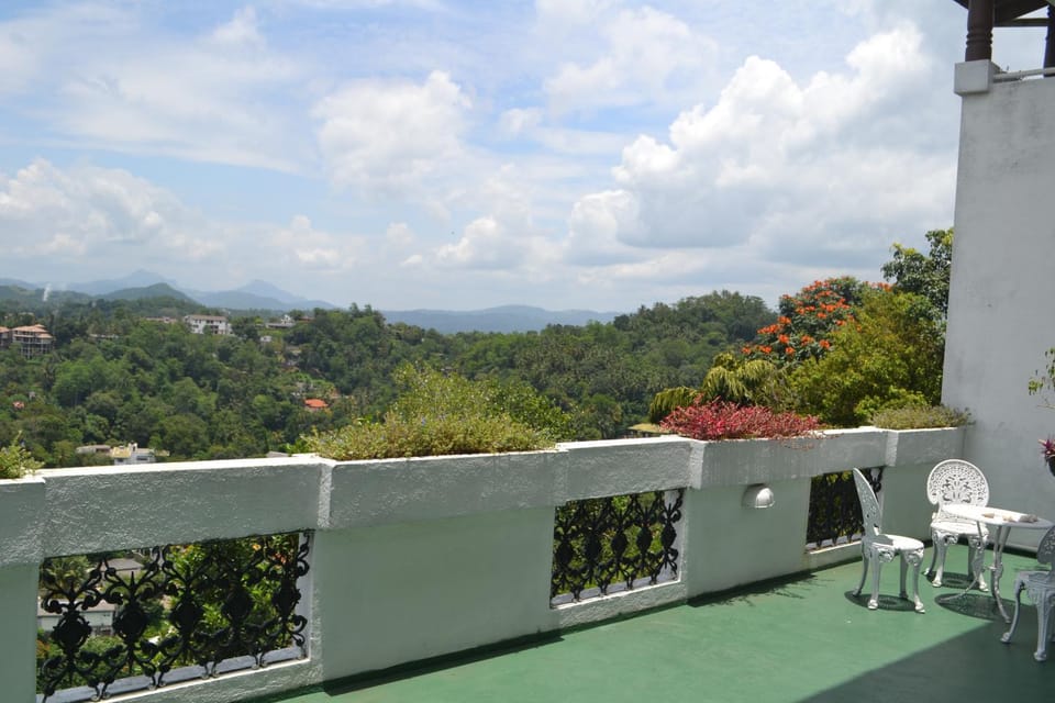 Facade/entrance, Balcony/Terrace, Mountain view, River view