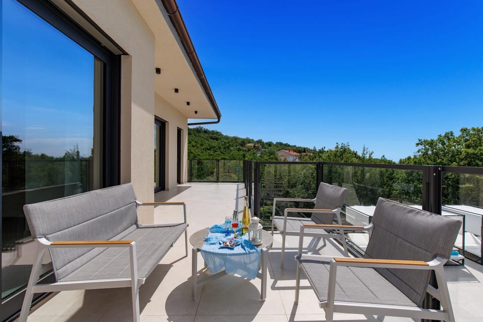 Luxury Apartments VIN with Pool & Sea View Apartment in Opatija