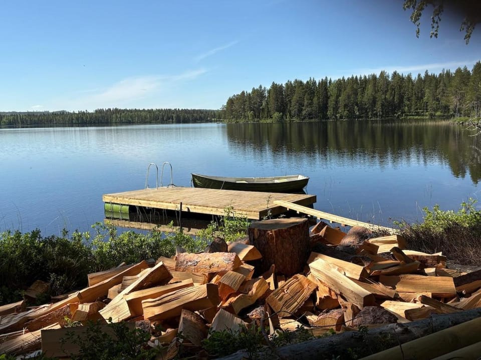 Secluded lake house with a private jetty and a boat House in Sweden