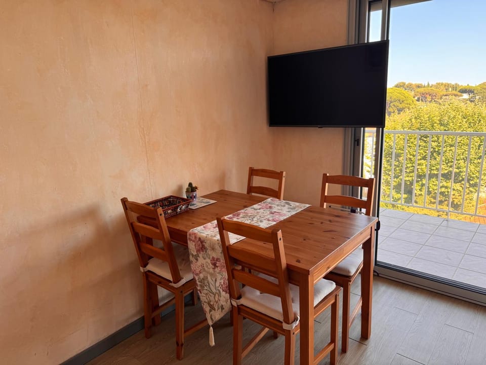 TV and multimedia, View (from property/room), Balcony/Terrace, Dining area