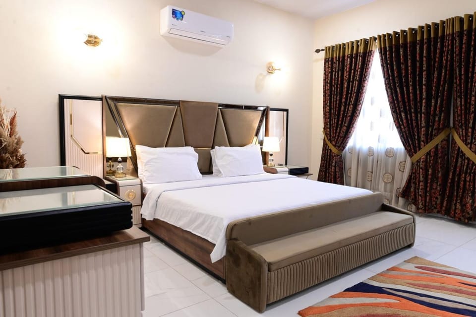 Bedroom, air conditioner