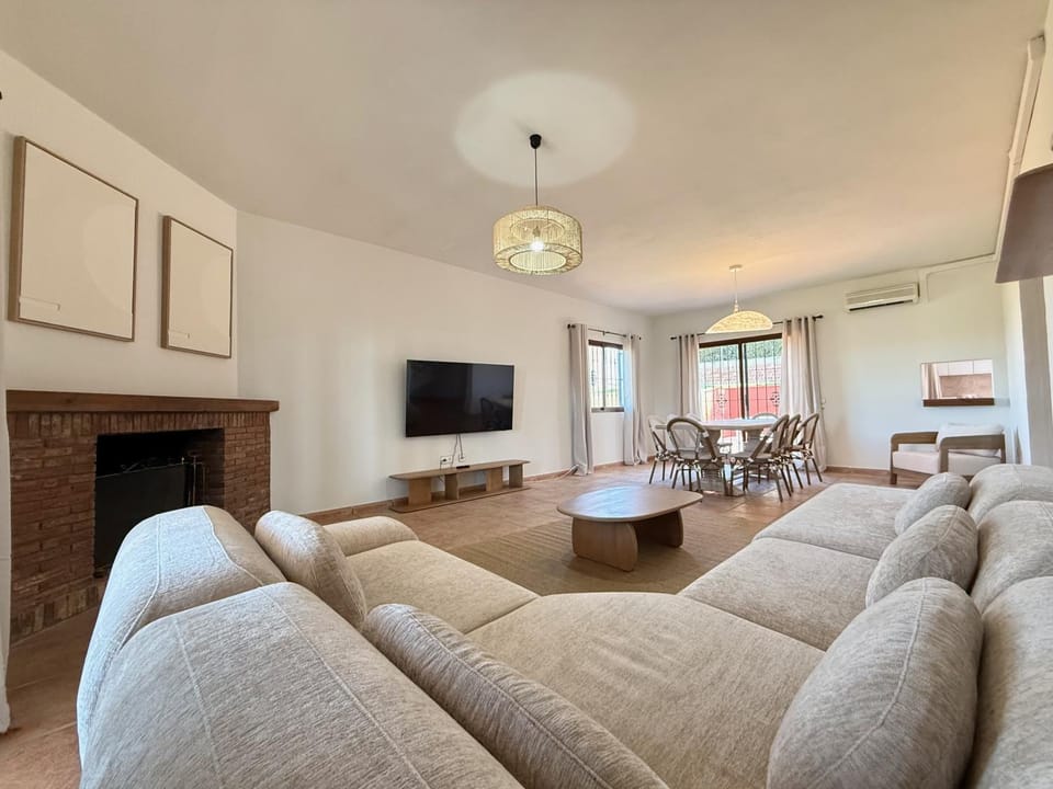 TV and multimedia, Living room, Dining area