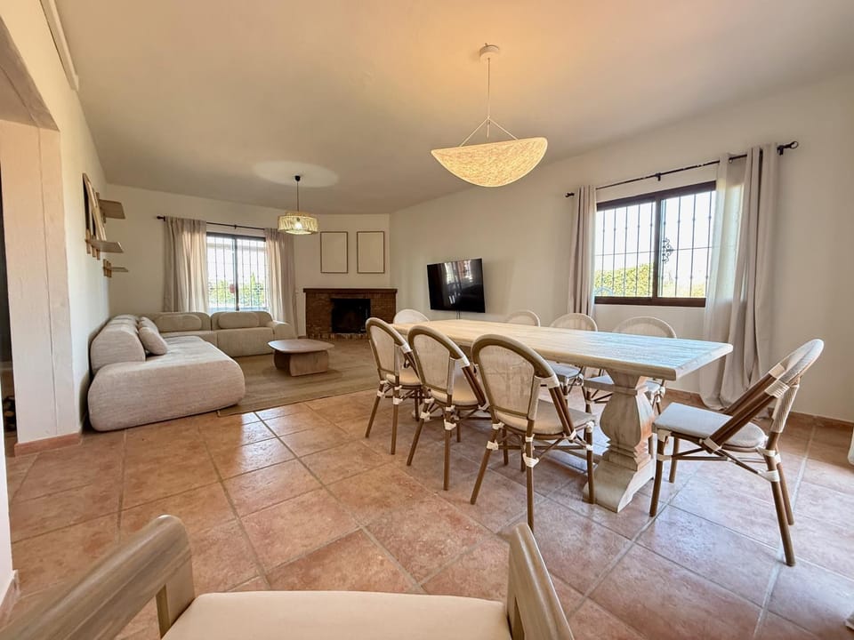 TV and multimedia, Living room, Dining area