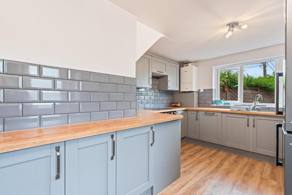 #135 Lux Countryside Retreat with HotTub - Sleeps 7 House in Malvern Hills District