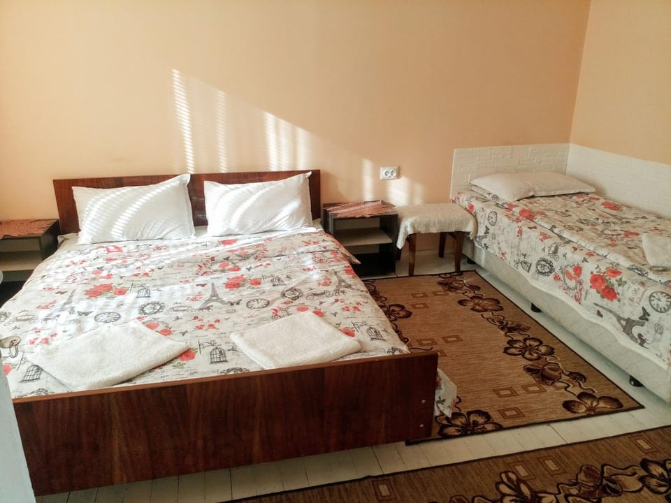 Bed, Kitchen or kitchenette, Inner courtyard view, flat iron, heating, internet, locker, towels, wardrobe, washing machine