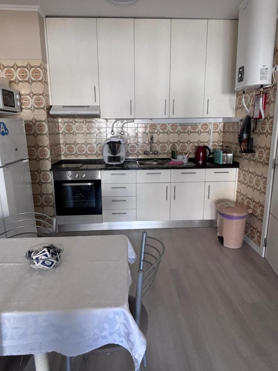 Coffee/tea facilities, Dining area, kitchen