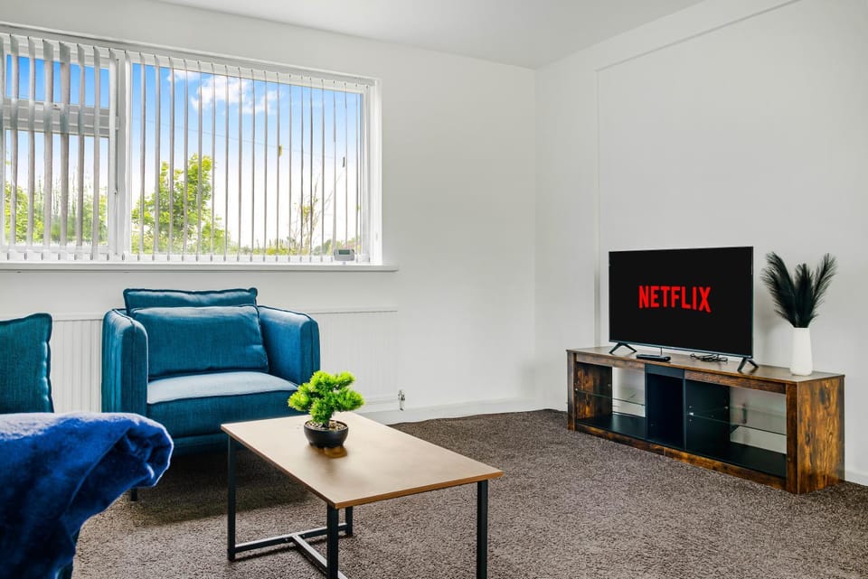 Communal lounge/ TV room, TV and multimedia, Living room, Seating area