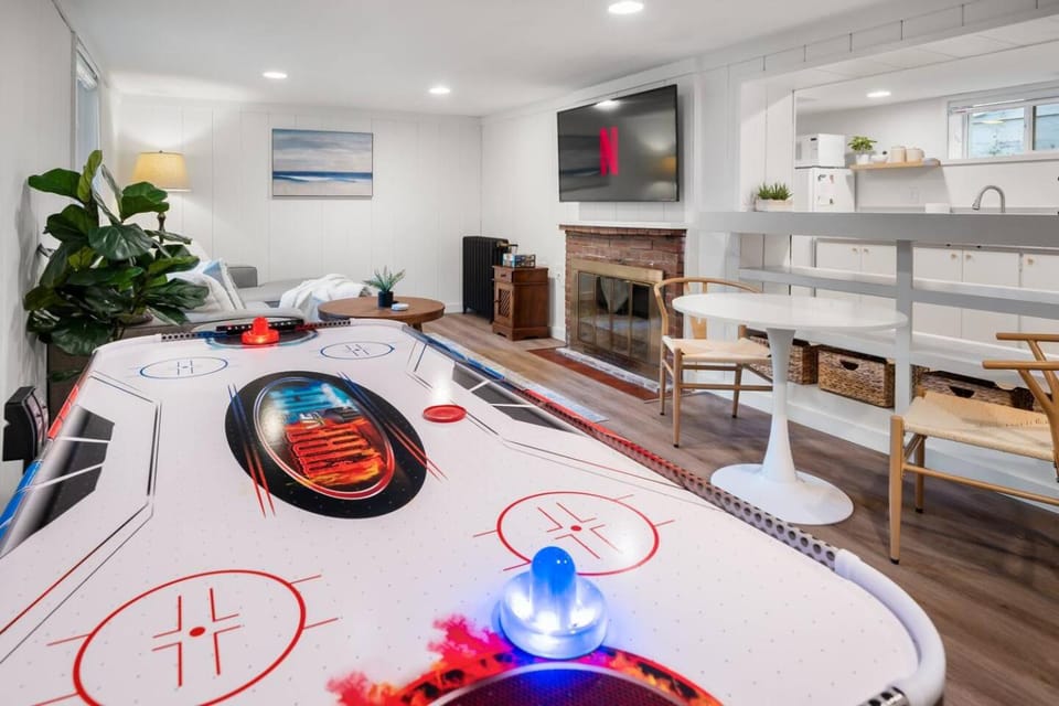 Game Room, Living room