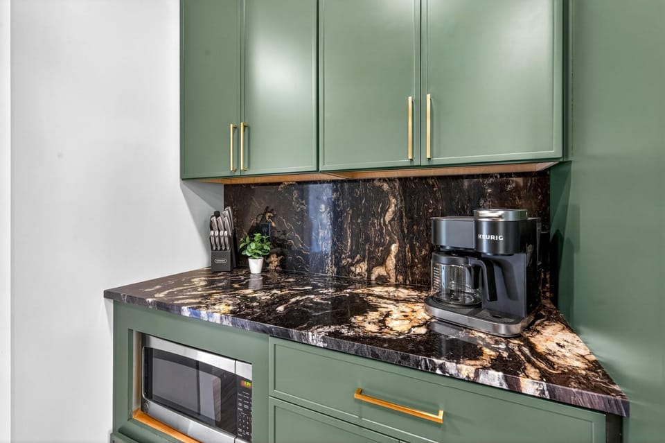 Coffee/tea facilities, Kitchen or kitchenette, microwave