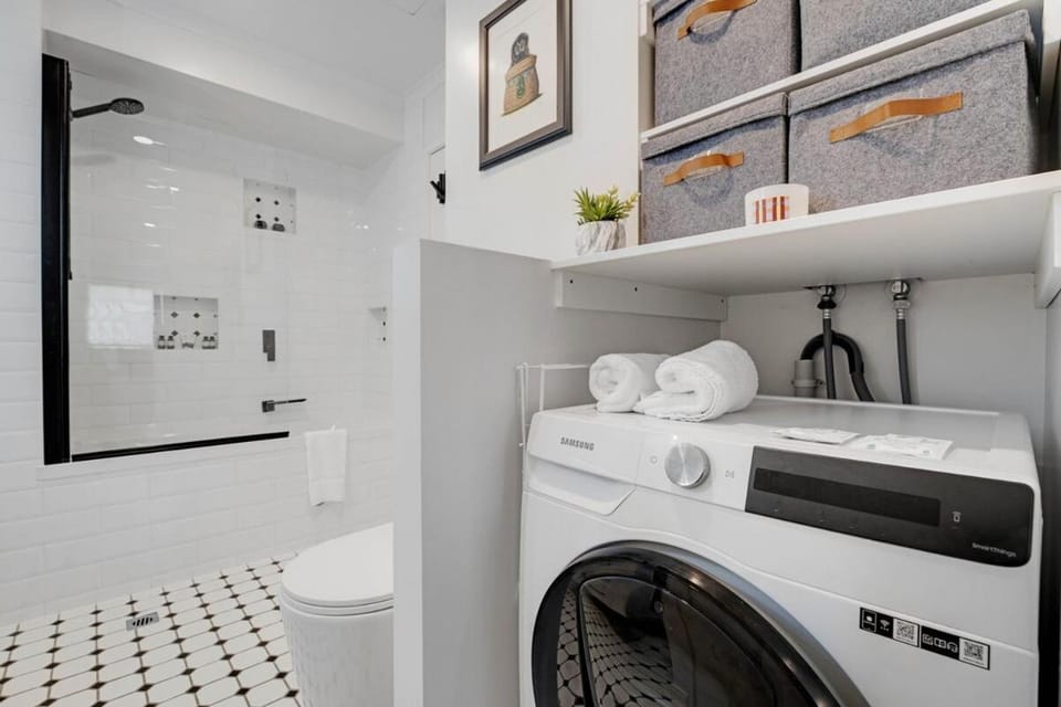 Comfort Space & Style 2 BR & Free Secure Parking Apartment in Auckland