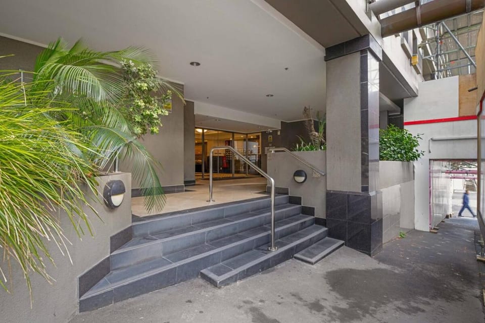 Comfort Space & Style 2 BR & Free Secure Parking Apartment in Auckland