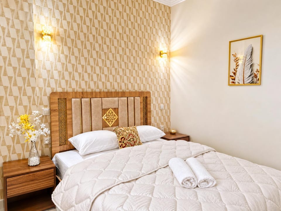 Bed, Photo of the whole room, Bedroom, towels