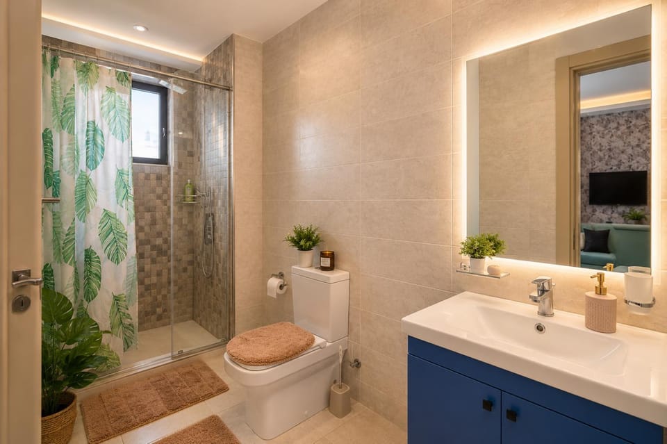 Shower, Toilet, Bathroom, towels