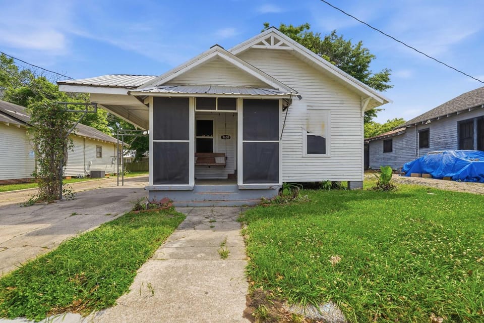 Private Bedroom in 4BR Home House in Freetown-Port Rico