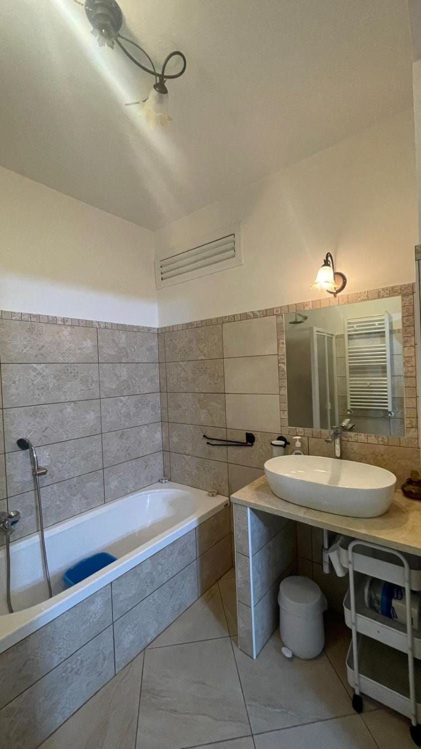 Bathroom, Bath