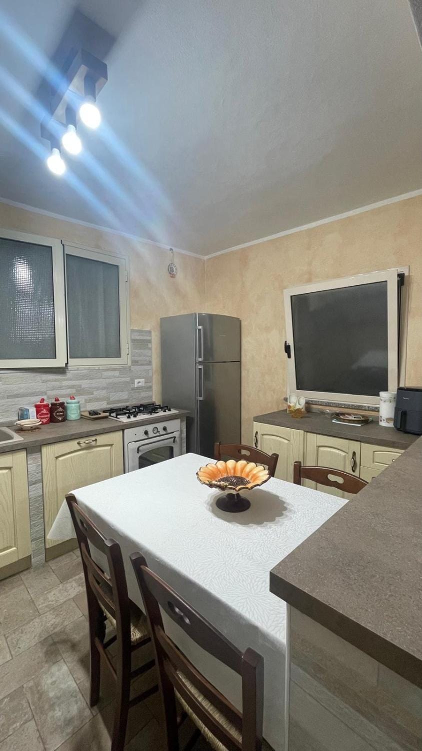 Kitchen or kitchenette, Lunch, stove, kitchen