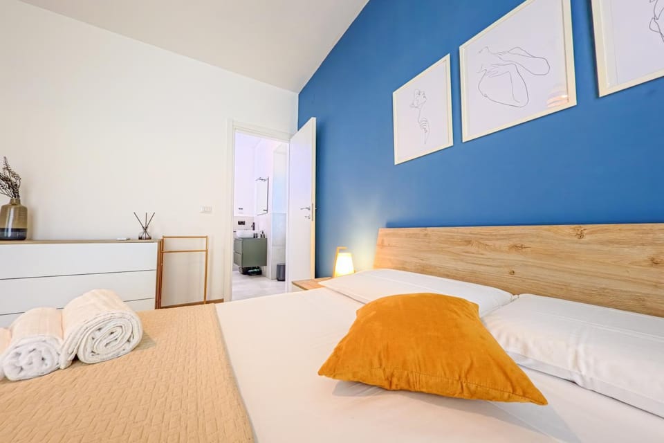 Bed, Bathroom