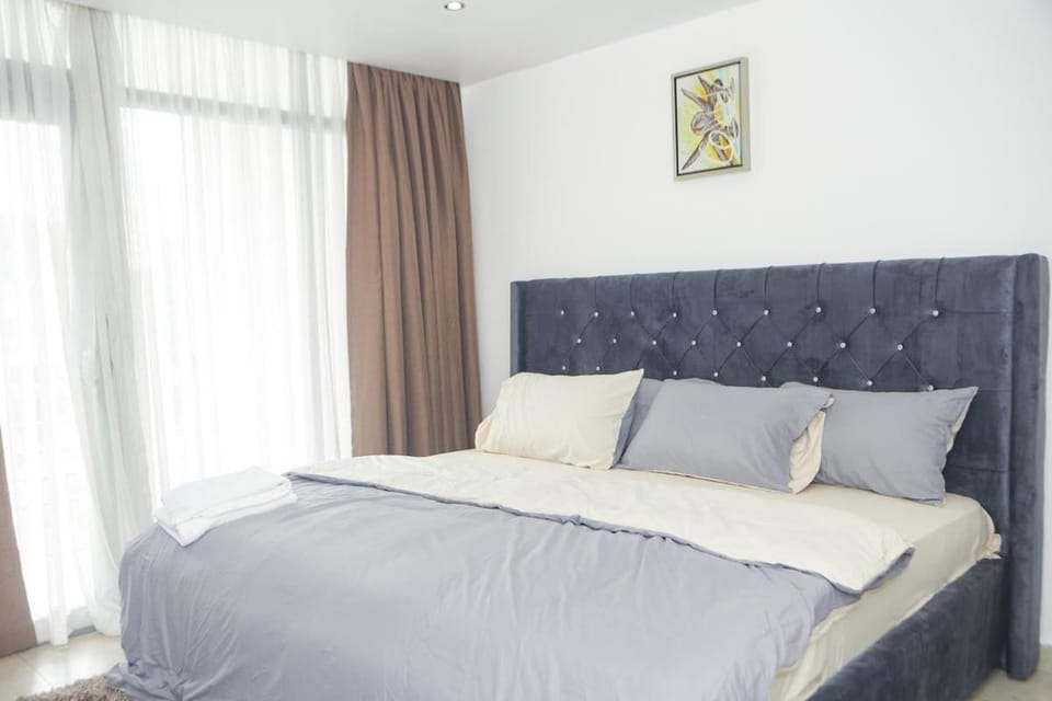 Luxury 3-Bedrooms Retreat - Pool - Prime Location Apartment in Accra
