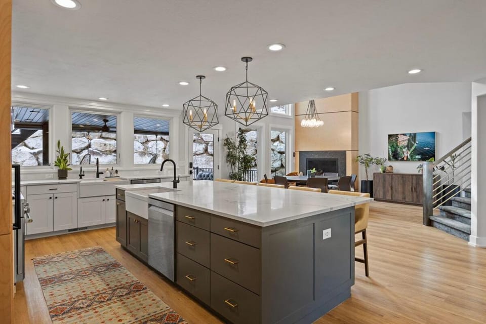 Kitchen or kitchenette