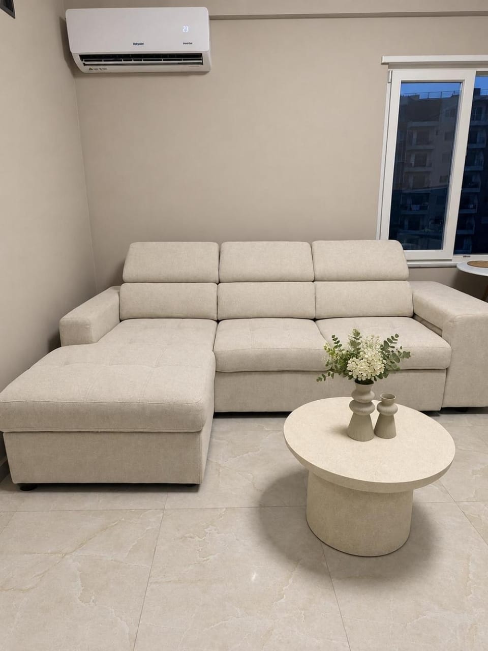 Communal lounge/ TV room, TV and multimedia, Living room, Seating area, air conditioner