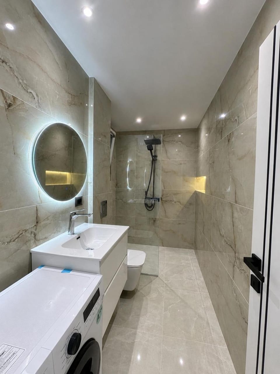 Shower, Toilet, Bathroom, towels