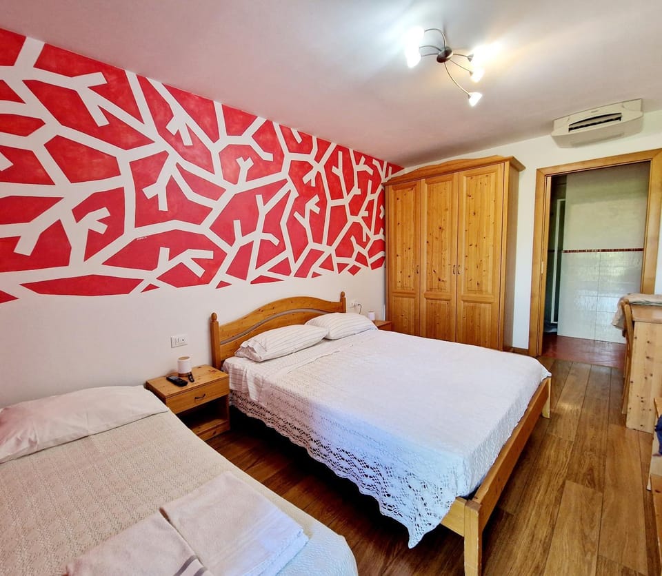 Bed, Photo of the whole room, Bedroom, wardrobe, air conditioner