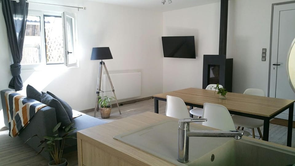 TV and multimedia, Living room, Dining area