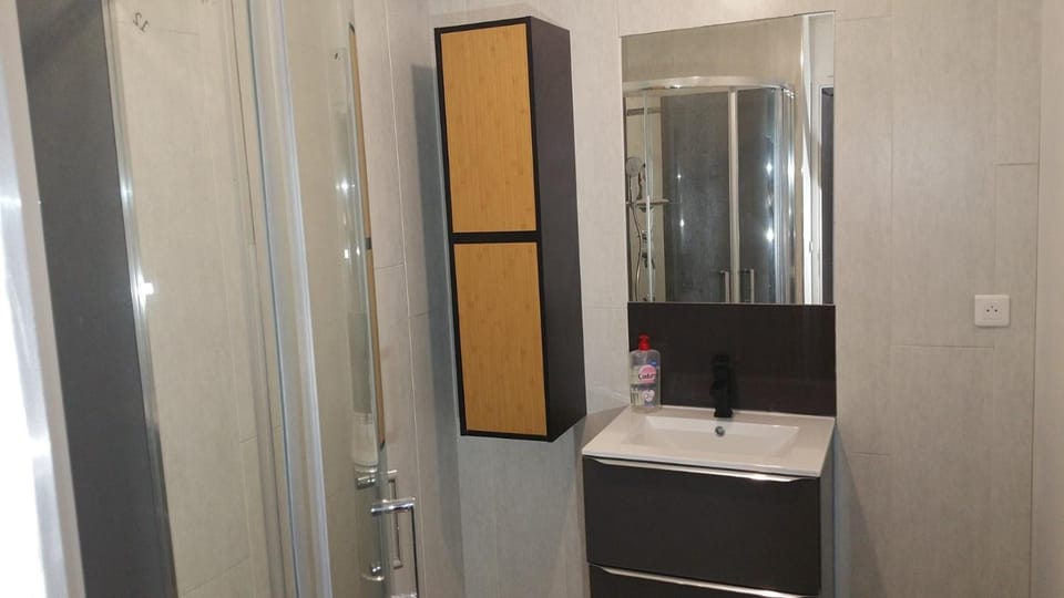 Shower, Bathroom