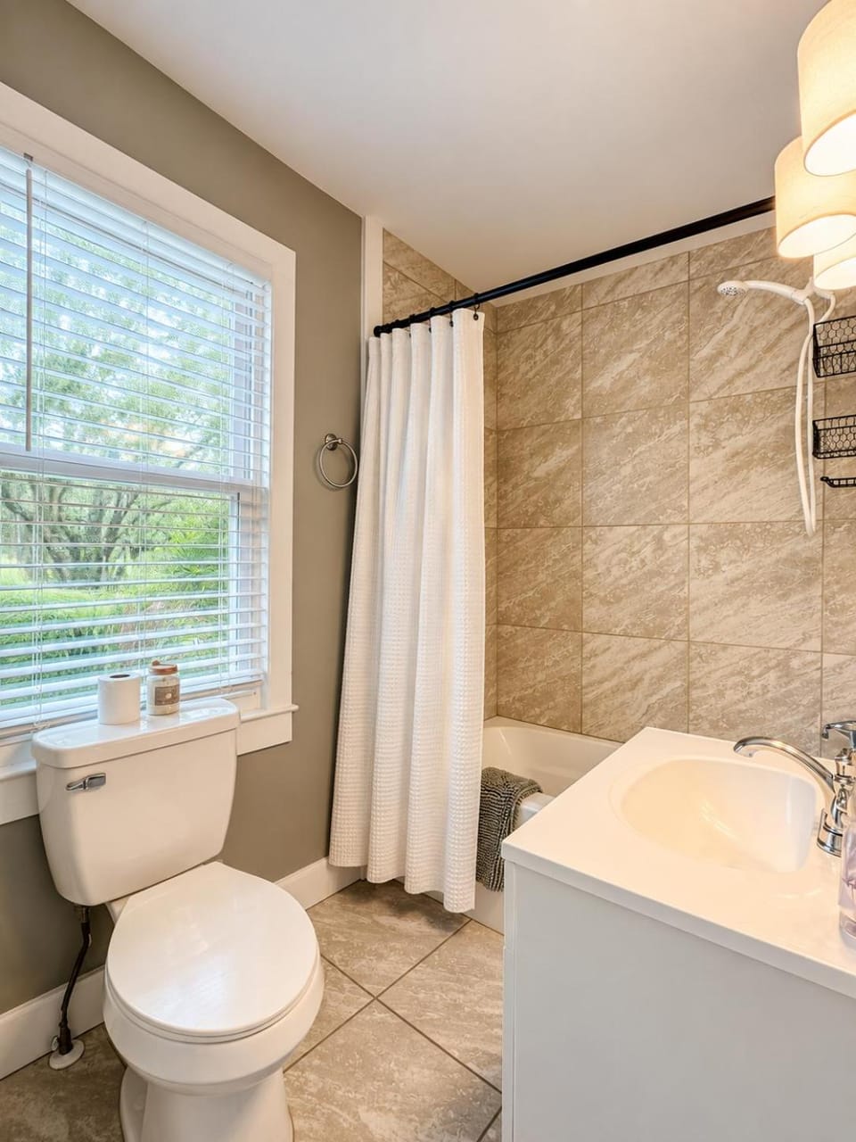 Spacious Waterfront Retreat - Sleeps 6 - 10 Min to Parris Island House in Port Royal
