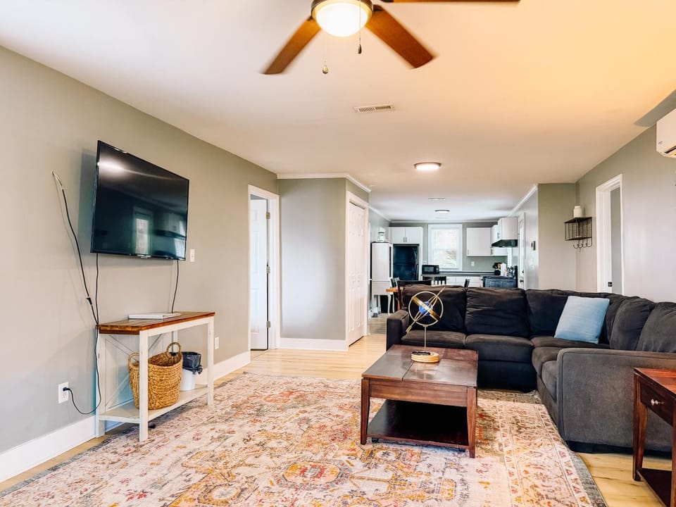 TV and multimedia, Living room, Seating area