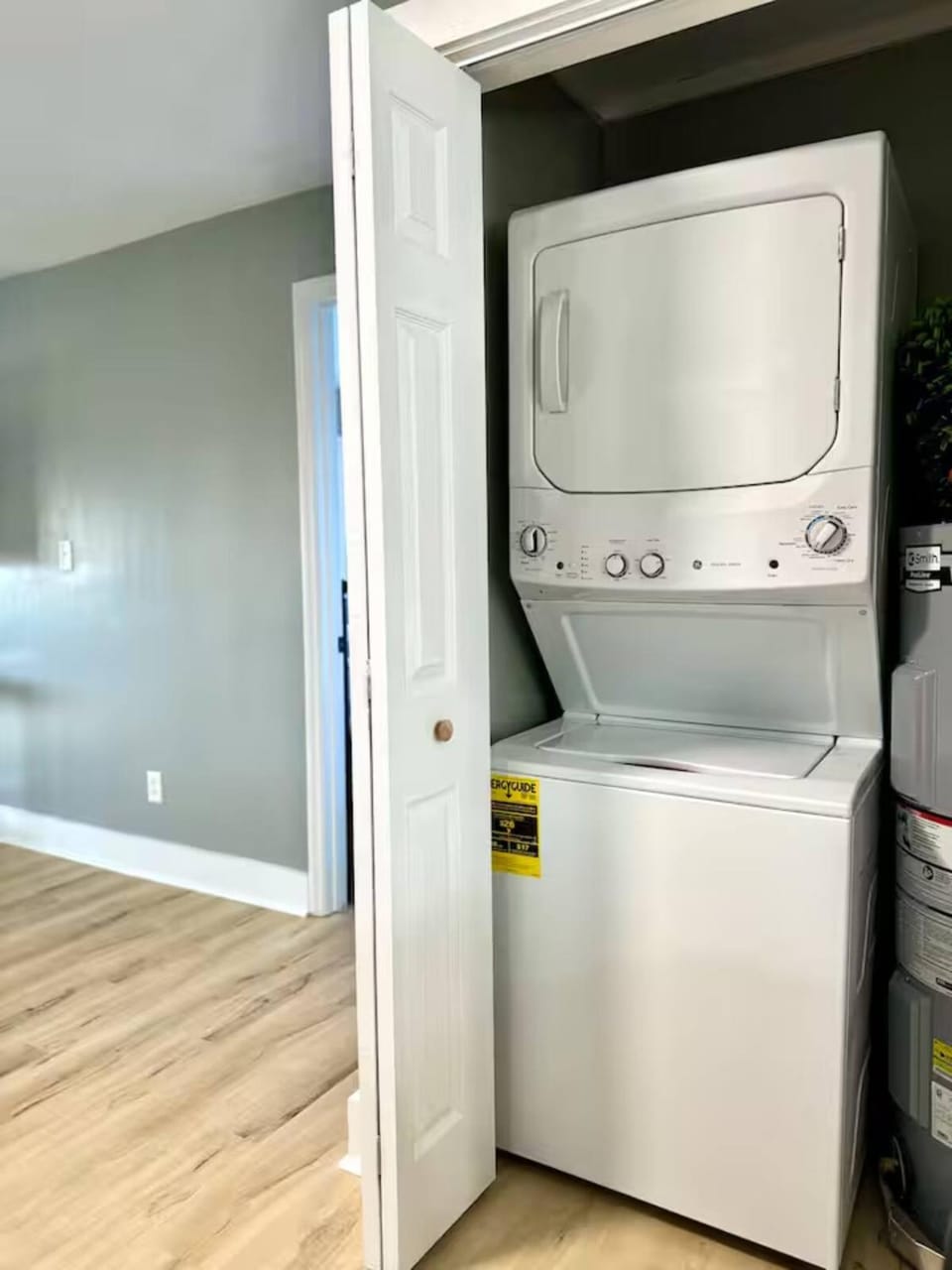 Spacious Waterfront Retreat - Sleeps 6 - 10 Min to Parris Island House in Port Royal