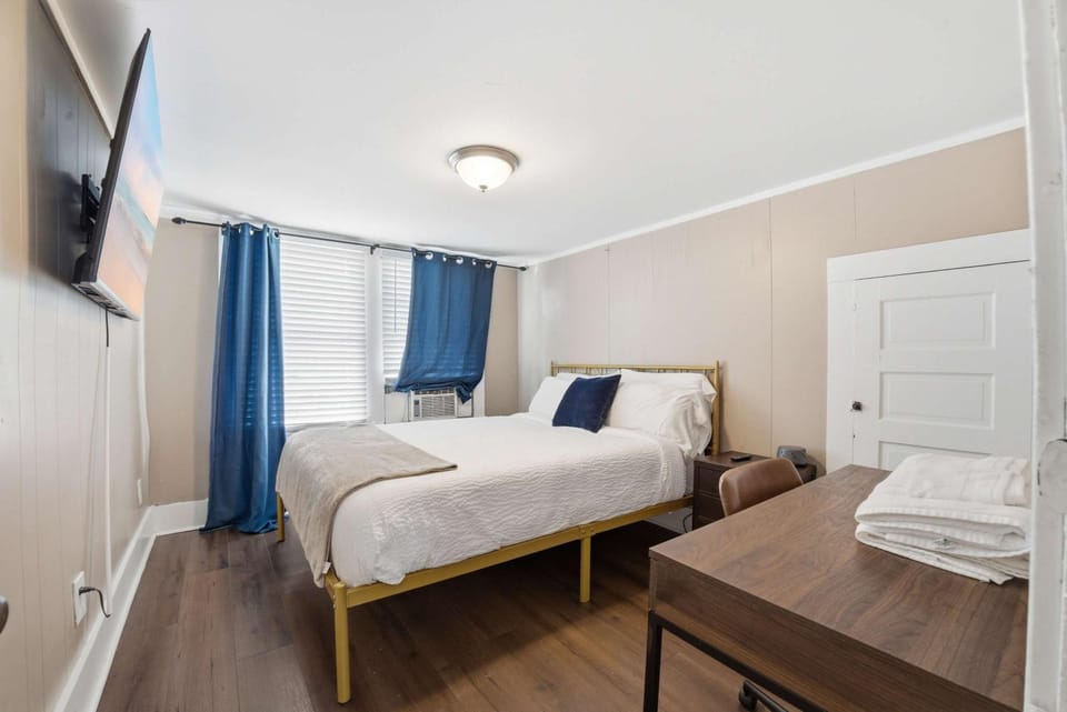 Group-Ready - 7 beds in Central Lafayette House in Lafayette