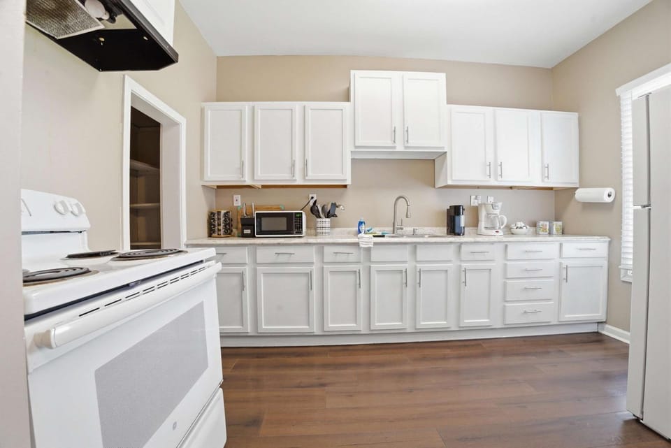 Group-Ready - 7 beds in Central Lafayette House in Lafayette