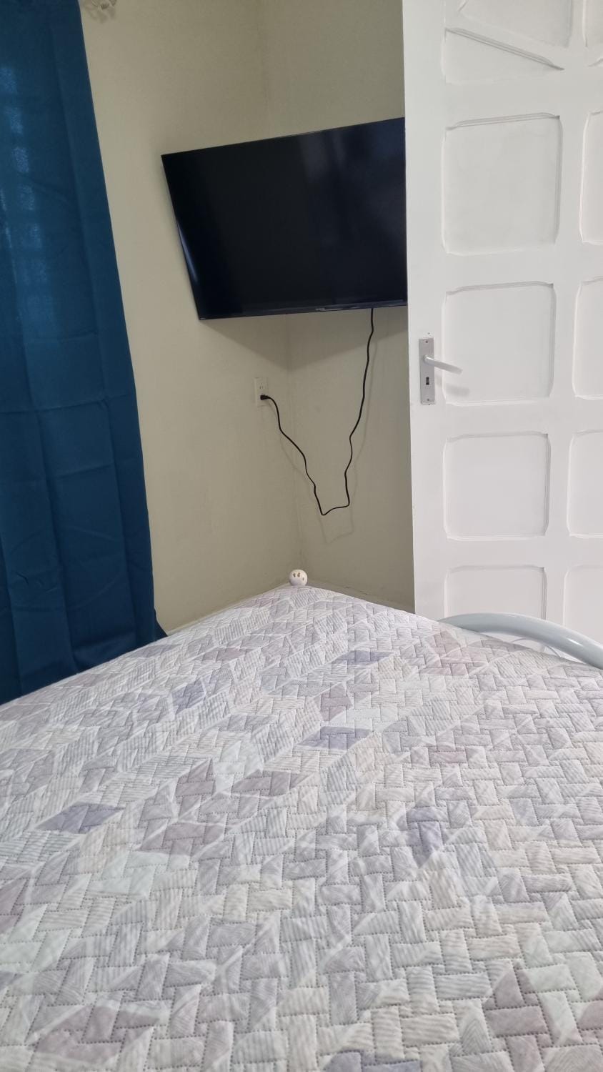 Bed, TV and multimedia, Bedroom