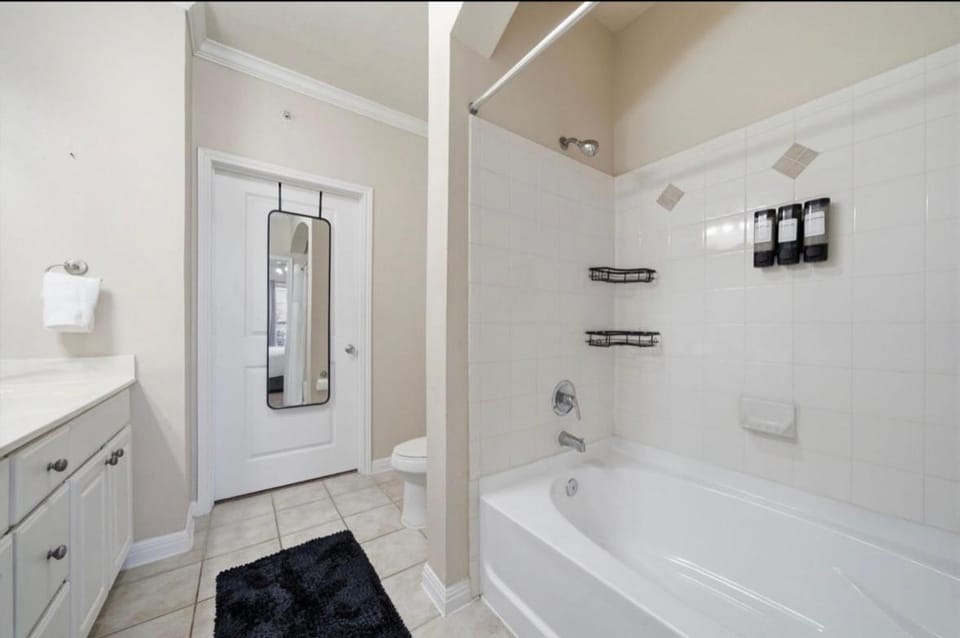 Modern 2BR 2BA Near NRG Stadium & Museum District Apartment in Harris County