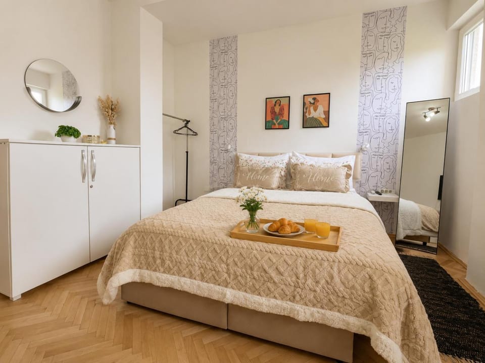 Bed, Photo of the whole room, Bedroom