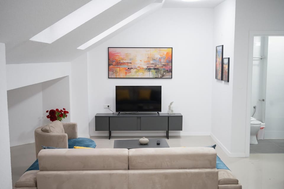 TV and multimedia, Seating area