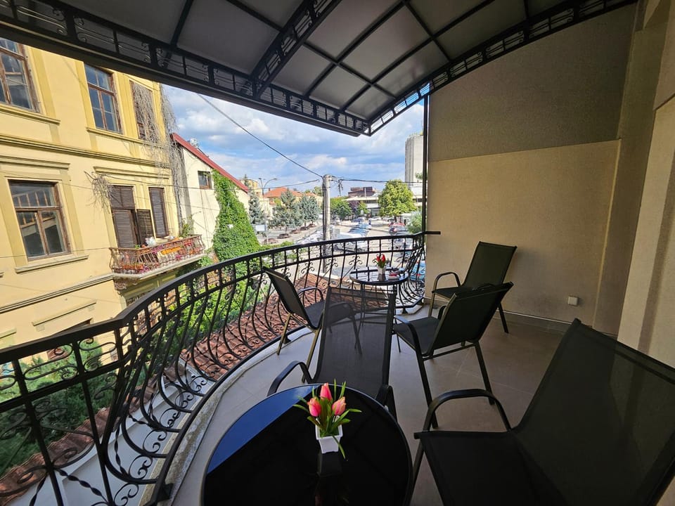 Balcony/Terrace, Seating area, Internal: Not applicable to any particular room