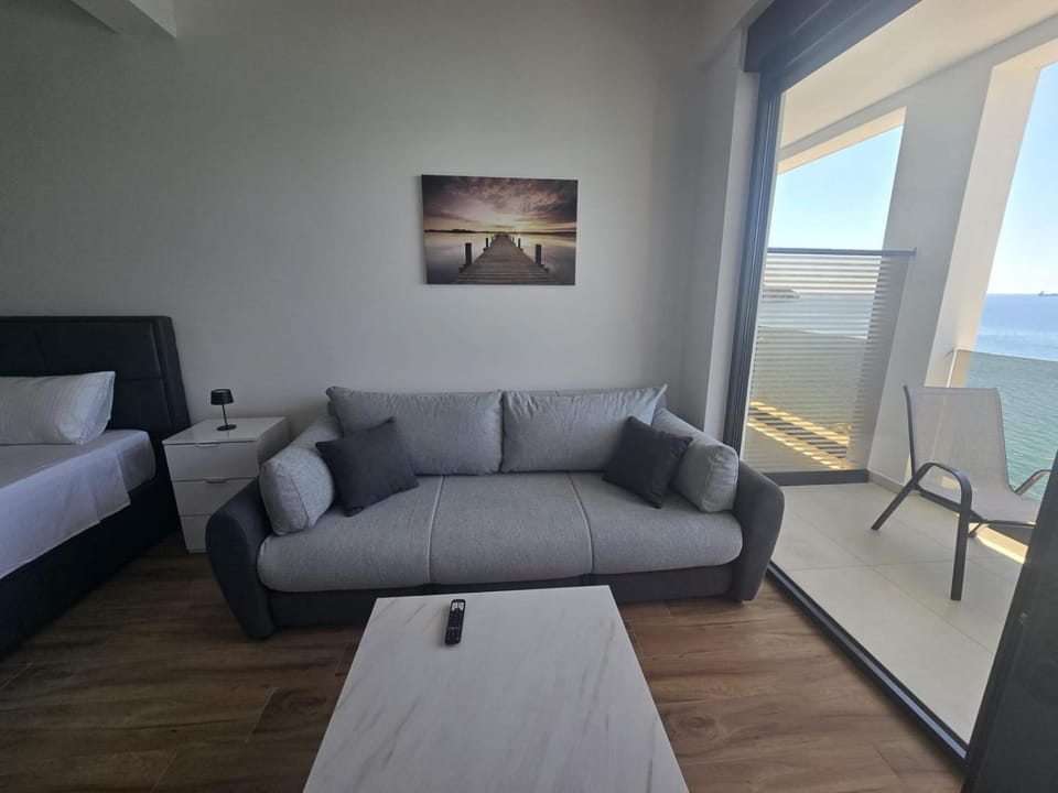 Living room, Photo of the whole room, Bedroom