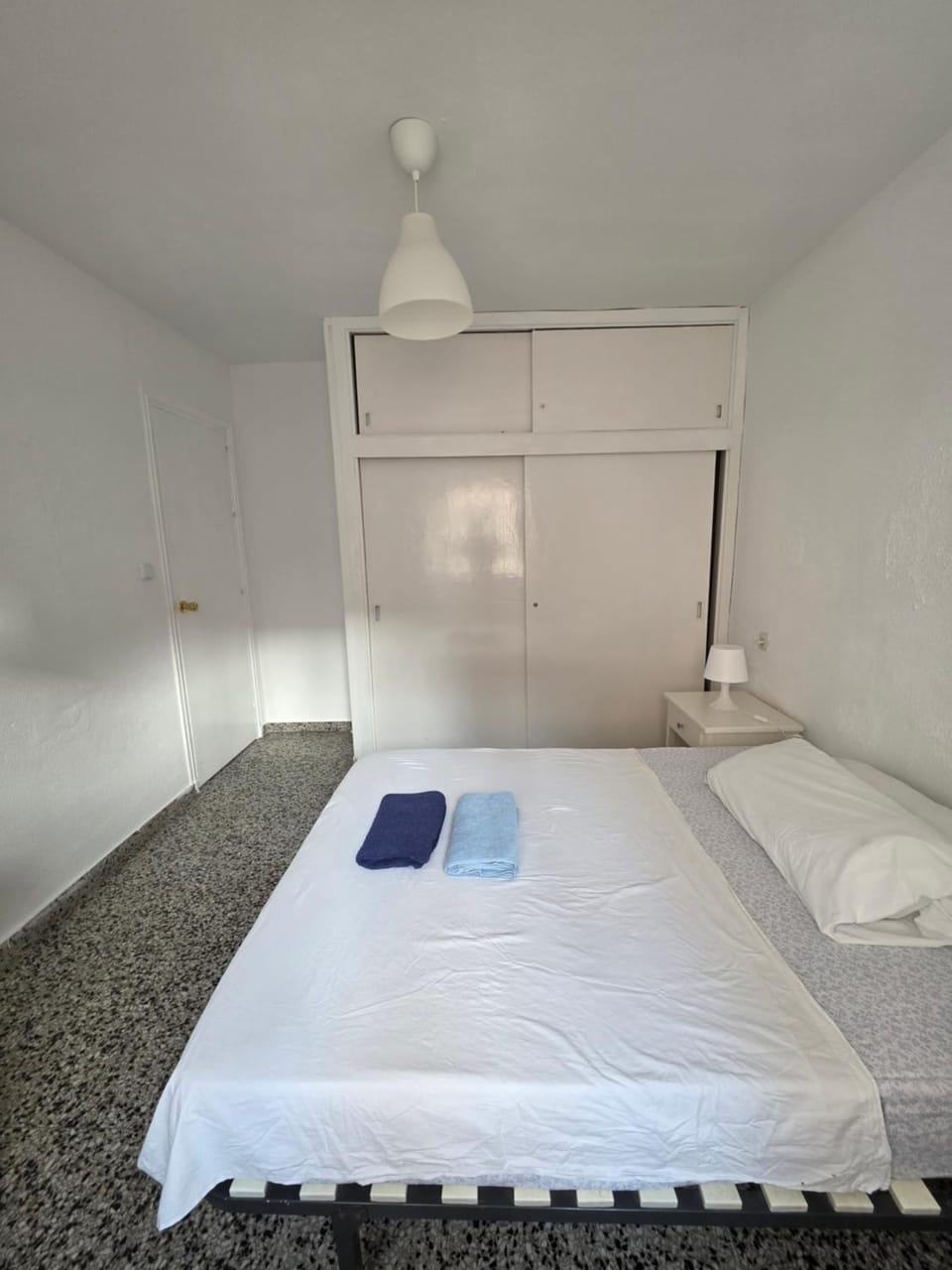 HABITACIÓN PRIVADA COMODA SITUADA EN LA MEJOR ZONA DE MALAGA CERCA A LA PLAYA JUSTO A LADO DE DOS CENTROS COMERCIALES Y LA ESTACION DE TREN Y AUTOBÚSES ZONA MUY BIEN COMUNICADA WI-FI LA MEJOR ZONA DE MALAGA lo bienvenido Vacation rental in Malaga