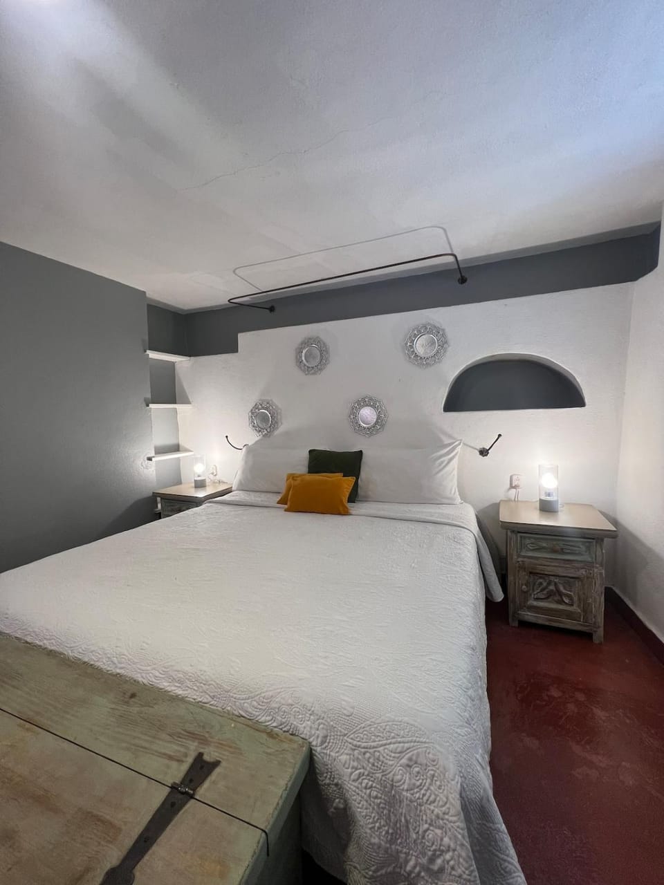 Photo of the whole room, Bedroom
