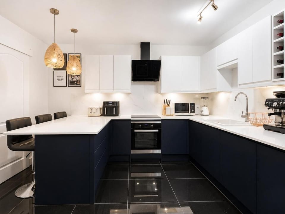 Stylish Home Wimbledon Richmond Park Retreat Apartment in London Borough of Richmond upon Thames