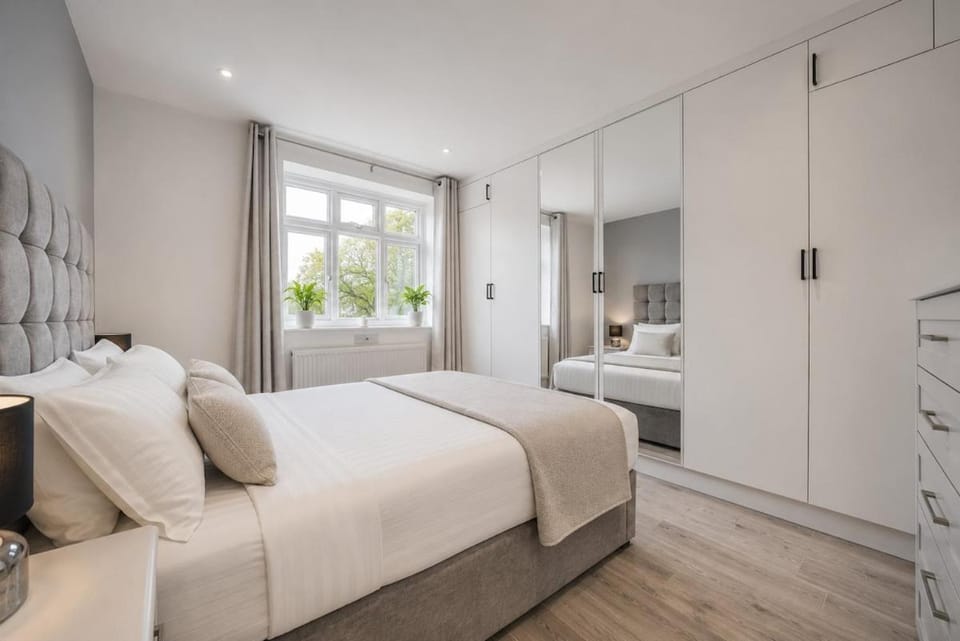 Stylish Home Wimbledon Richmond Park Retreat Apartment in London Borough of Richmond upon Thames