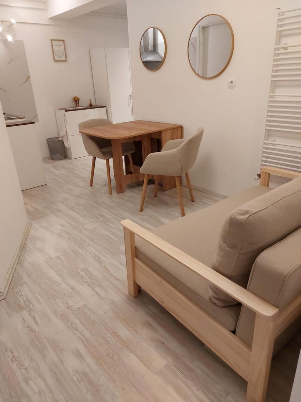 Kitchen or kitchenette, Living room, Seating area, Dining area