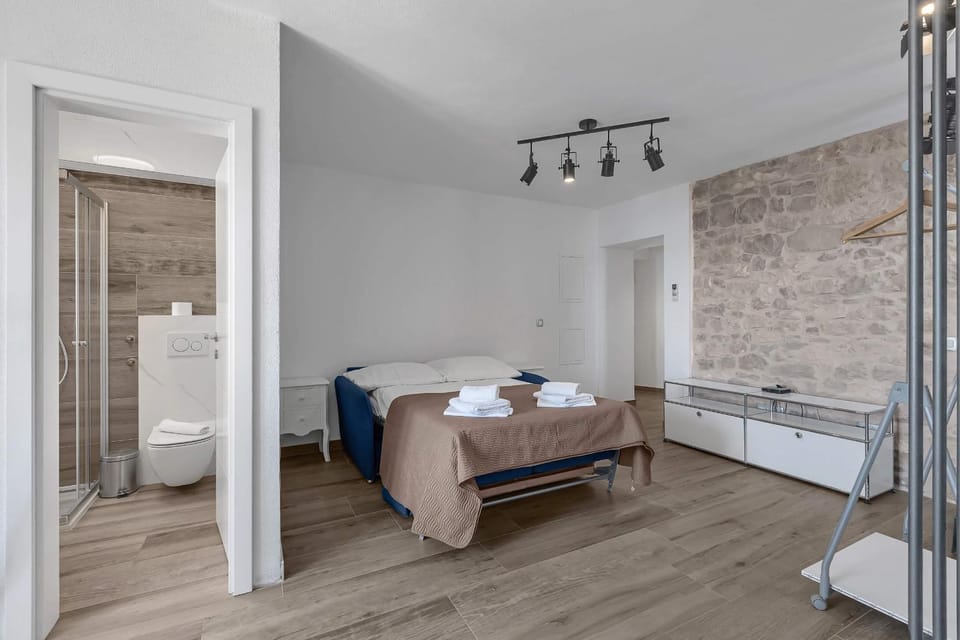 Bed, Bathroom, Bedroom